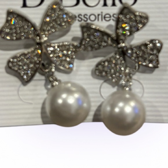 Elegant Silver and White Bow Pearl Earrings - Picture 10 of 10
